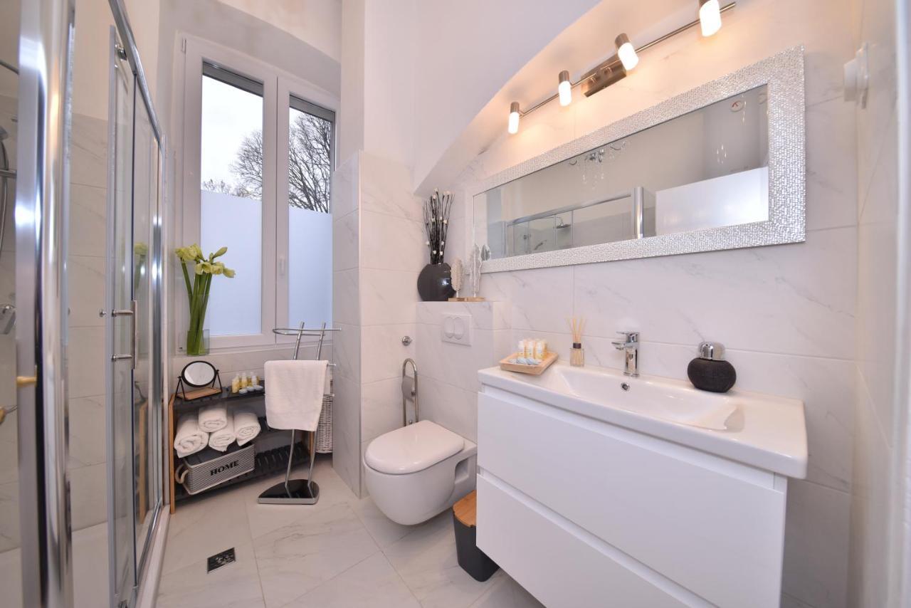 Zadar Center Beach Apartment - Directly On The Sea Exterior photo